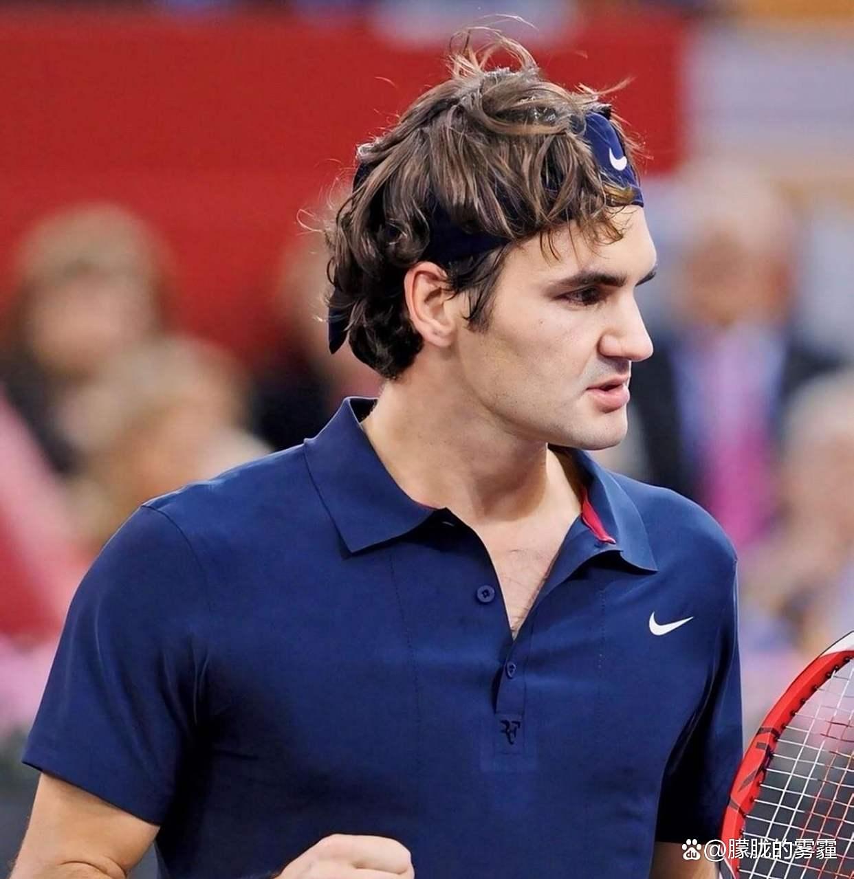 爱游戏体育费德勒回归赛场，战术调整首场状态亮眼，日本队观众沸腾！(费德勒澳网梦幻)